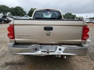2005 Dodge Dakota SLT z VIN 1D7HE42K45S198870, wystawiony jako Copart lot #73381434 z przebiegiem 152 802 mil mil oraz Czysty tytuł • Clean title. Historia ofert i sprzedaży dostępna na DreamBid. Obrazek 6.