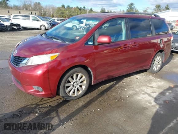 ✅ 2011 Toyota Sienna LE • VIN: 5TDJK3DC9BS006917 • Лот: 43827292. Опубликован ранее на IAAI с пробегом 252 532 миль. Бесплатный доступ к архиву аукционных продаж из США и подробный отчёт об истории автомобиля на DreamBid. Изображение 2.