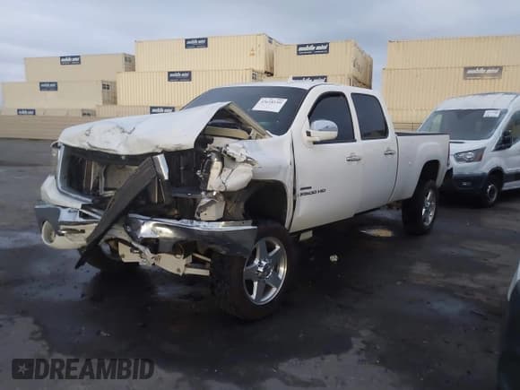 ✅ 2008 GMC Sierra 2500HD SLE1 • VIN: 1GTHK23688F100784 • Lot: 43618159. Wystawiony na IAAI z przebiegiem 310 303 mil. Bezpłatny archiwum sprzedaży aukcyjnych z USA i szczegółowy raport historii pojazdu na DreamBid. Zdjęcie 17.