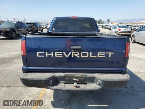 2001 Chevrolet S-10 z VIN 1GCCS14501K166124, wystawiony jako Copart lot #84282665 z przebiegiem 172 996 mil mil oraz Szkoda całkowita • Salvage title. Historia ofert i sprzedaży dostępna na DreamBid. Obrazek 6.