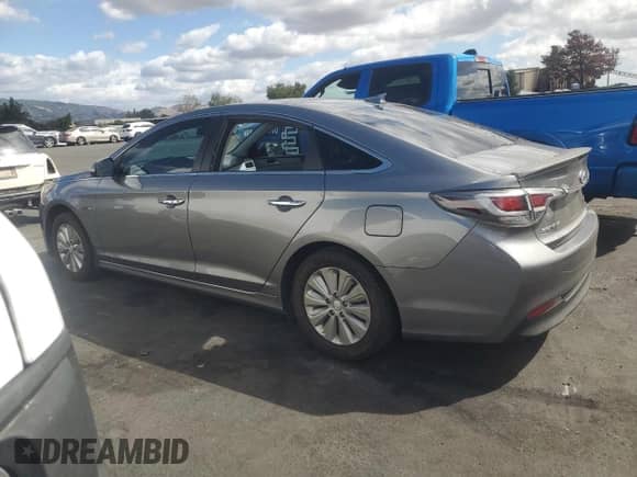 2017 Hyundai Sonata SE z VIN KMHE24L18HA057365, wystawiony jako Copart lot #82241505 z przebiegiem 176 361 mil mil oraz Szkoda całkowita • Salvage title. Historia ofert i sprzedaży dostępna na DreamBid. Obrazek 2.