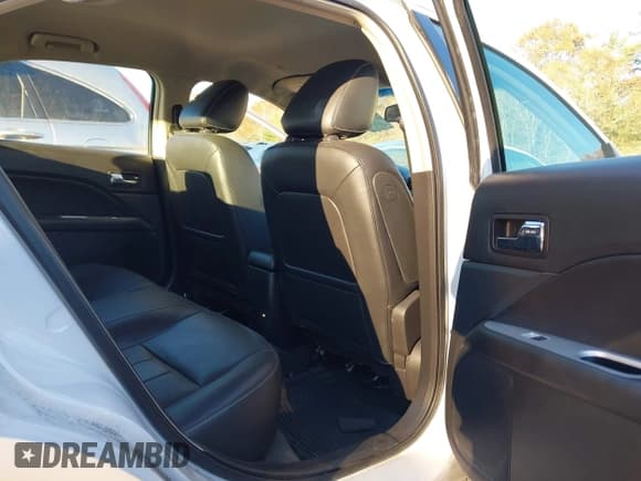 ✅ 2010 Mercury Milan Premier • VIN: 3MEHM0JA1AR648879 • Lot: 43770326. Listed on IAAI with 155,740 mi. Free auction sales archive from the USA and detailed vehicle history report at DreamBid. Image 8.