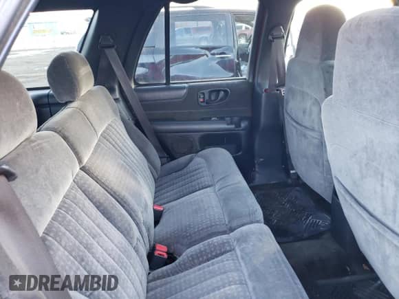 2000 Chevrolet Blazer LT z VIN 1GNDT13W9Y2332220, wystawiony jako Copart lot #76414824 z przebiegiem Nie podano mil oraz Czysty tytuł • Clean title. Historia ofert i sprzedaży dostępna na DreamBid. Obrazek 11.