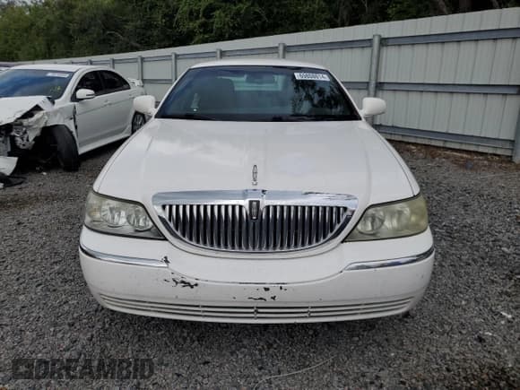 ✅ 2011 Lincoln Town Car Signature Limited • VIN: 2LNBL8CV4BX757294 • Lot: 69808014. Listed on Copart with 159,069 mi. Free auction sales archive from the USA and detailed vehicle history report at DreamBid. Image 5.