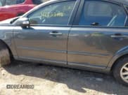 ✅ 2008 Volvo S40 2.4L • VIN: YV1MS382682405793 • Lot: 41822112. Wystawiony na IAAI z przebiegiem 142 918 mil. Bezpłatny archiwum sprzedaży aukcyjnych z USA i szczegółowy raport historii pojazdu na DreamBid. Zdjęcie 14.