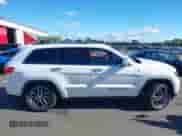 2018 Jeep Grand Cherokee Sterling z VIN 1C4RJFBGXJC267146, wystawiony jako IAAI lot #43411533 z przebiegiem 58 843 mil mil oraz . Historia ofert i sprzedaży dostępna na DreamBid. Obrazek 13.