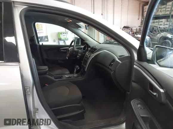 ✅ 2011 Chevrolet Traverse 1LT • VIN: 1GNKVGED8BJ171212 • Lot: 43311339. Wystawiony na IAAI z przebiegiem 174 479 mil. Bezpłatny archiwum sprzedaży aukcyjnych z USA i szczegółowy raport historii pojazdu na DreamBid. Zdjęcie 5.