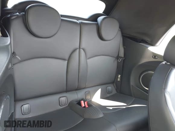 ✅ 2011 MINI Convertible • VIN: WMWZN3C55BT133207 • Lot: 42930217. Wystawiony na IAAI z przebiegiem 108 215 mil. Bezpłatny archiwum sprzedaży aukcyjnych z USA i szczegółowy raport historii pojazdu na DreamBid. Zdjęcie 8.