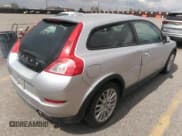 ✅ 2011 Volvo C30 • VIN: YV1672MKXB2197371 • Лот: 42098912. Опубликован ранее на IAAI с пробегом 181 787 миль. Бесплатный доступ к архиву аукционных продаж из США и подробный отчёт об истории автомобиля на DreamBid. Изображение 4.