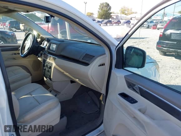 ✅ 2010 Volkswagen Routan SE • VIN: 2V4RW3D11AR168821 • Лот: 43574895. Опубликован ранее на IAAI с пробегом 117 053 миль. Бесплатный доступ к архиву аукционных продаж из США и подробный отчёт об истории автомобиля на DreamBid. Изображение 5.