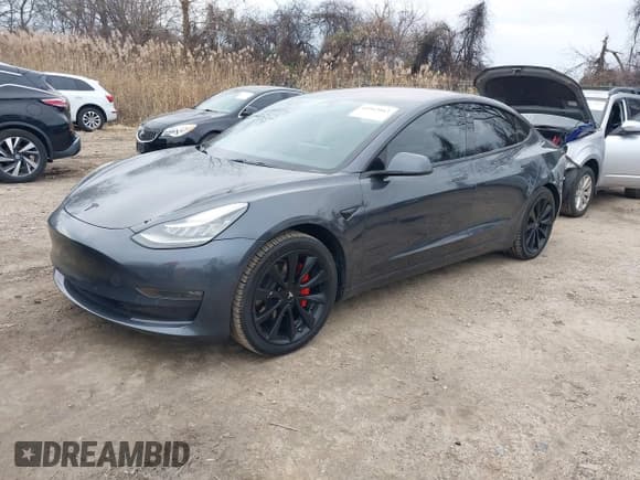 ✅ 2018 Tesla Model 3 Long Range Battery • VIN: 5YJ3E1EA6JF048255 • Lot: 43902063. Wystawiony na IAAI z przebiegiem 134 650 mil. Bezpłatny archiwum sprzedaży aukcyjnych z USA i szczegółowy raport historii pojazdu na DreamBid. Zdjęcie 2.