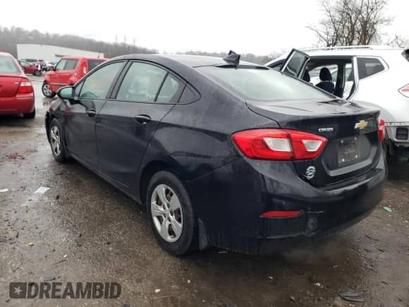 ✅ 2018 Chevrolet Cruze LS • VIN: 1G1BC5SM1J7185867 • Lot: 66072181. Wystawiony na Copart z przebiegiem 71 142 mil mil. Skorzystaj z bezpłatnego archiwum sprzedaży aukcyjnych z USA i zobacz szczegółowy raport historii pojazdu na DreamBid. Zdjęcie 3.