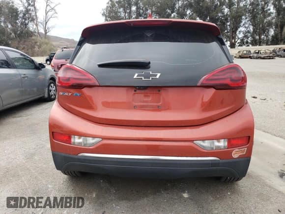 ✅ 2020 Chevrolet Bolt EV Premier • VIN: 1G1FZ6S03L4104729 • Lot: 84632864. Wystawiony na Copart z przebiegiem 115 998 mil. Bezpłatny archiwum sprzedaży aukcyjnych z USA i szczegółowy raport historii pojazdu na DreamBid. Zdjęcie 6.