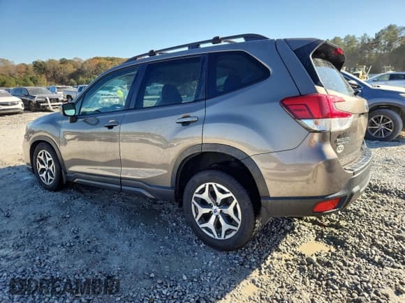 ✅ 2021 Subaru Forester Premium • VIN: JF2SKAJC0MH576889 • Lot: 93073915. Listed on Copart with 20,417 mi. Free auction sales archive from the USA and detailed vehicle history report at DreamBid. Image 2.