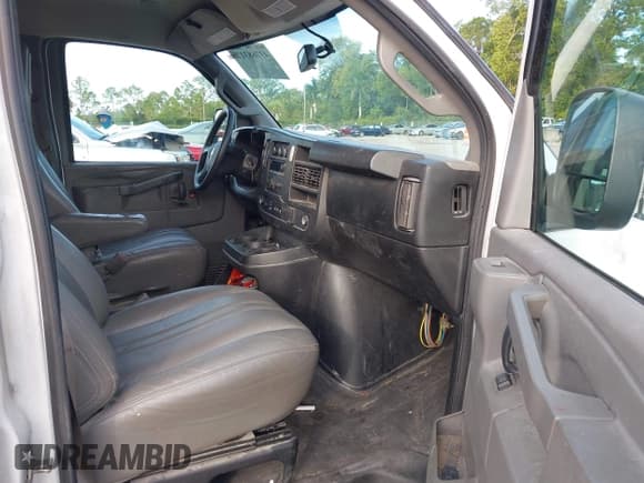 ✅ 2018 Chevrolet Express Cargo • VIN: 1GCWGBFP2J1316226 • Lot: 43768317. Listed on IAAI with 164,620 mi. Free auction sales archive from the USA and detailed vehicle history report at DreamBid. Image 5.