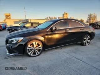 ✅ 2019 Mercedes-Benz CLA 250 • VIN: WDDSJ4EB6KN761070 • Лот: 89672445. Опубликован ранее на Copart с пробегом 75 271 миль. Бесплатный доступ к архиву аукционных продаж из США и подробный отчёт об истории автомобиля на DreamBid. Изображение 1.
