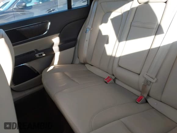 ✅ 2017 Lincoln Continental Select • VIN: 1LN6L9SKXH5627836 • Лот: 43717985. Опубликован ранее на IAAI с пробегом 57 652 миль. Бесплатный доступ к архиву аукционных продаж из США и подробный отчёт об истории автомобиля на DreamBid. Изображение 8.