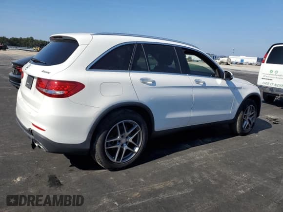 ✅ 2016 Mercedes-Benz GLC 300 • VIN: WDC0G4KB5GF013586 • Lot: 92679325. Wystawiony na Copart z przebiegiem 35 917 mil. Bezpłatny archiwum sprzedaży aukcyjnych z USA i szczegółowy raport historii pojazdu na DreamBid. Zdjęcie 3.