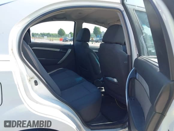 ✅ 2011 Chevrolet Aveo 1LT • VIN: KL1TD5DE2BB189883 • Lot: 42466289. Wystawiony na IAAI z przebiegiem 130 201 mil. Bezpłatny archiwum sprzedaży aukcyjnych z USA i szczegółowy raport historii pojazdu na DreamBid. Zdjęcie 8.