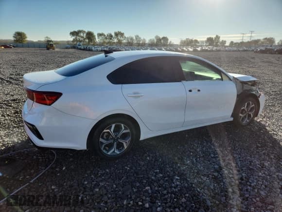 ✅ 2021 Kia Forte LXS • VIN: 3KPF24AD6ME411283 • Лот: 90133725. Опубликован ранее на Copart с пробегом 93 381 миль. Бесплатный доступ к архиву аукционных продаж из США и подробный отчёт об истории автомобиля на DreamBid. Изображение 3.