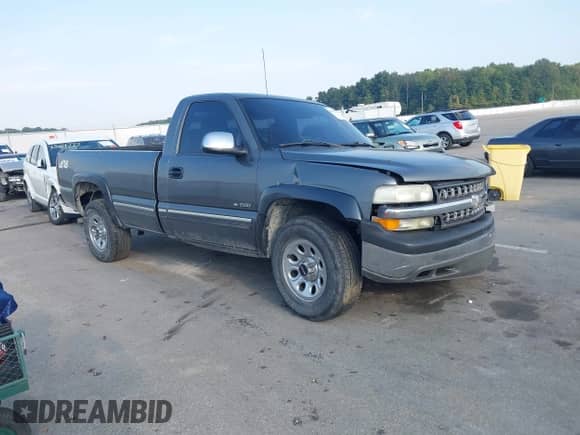 2002 Chevrolet Silverado 1500 LS z VIN 1GCEK14T12E143281, wystawiony jako IAAI lot #43197831 z przebiegiem 241 904 mil mil oraz . Historia ofert i sprzedaży dostępna na DreamBid. Obrazek 1.