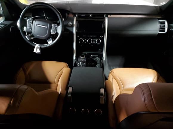 ✅ 2018 Land Rover Discovery HSE • VIN: SALRR2RK0JA048390 • Lot: 88064575. Wystawiony na Copart z przebiegiem Nie podano. Bezpłatny archiwum sprzedaży aukcyjnych z USA i szczegółowy raport historii pojazdu na DreamBid. Zdjęcie 8.