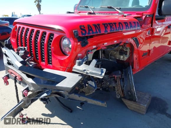 ✅ 2022 Jeep Gladiator Willys Sport • VIN: 1C6HJTAG0NL180848 • Lot: 41778129. Wystawiony na IAAI z przebiegiem Nie podano. Bezpłatny archiwum sprzedaży aukcyjnych z USA i szczegółowy raport historii pojazdu na DreamBid. Zdjęcie 6.