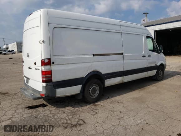 ✅ 2013 Mercedes-Benz Sprinter Cargo • VIN: WD3PE8CC1D5809580 • Lot: 65800715. Wystawiony na Copart z przebiegiem Nie podano. Bezpłatny archiwum sprzedaży aukcyjnych z USA i szczegółowy raport historii pojazdu na DreamBid. Zdjęcie 3.
