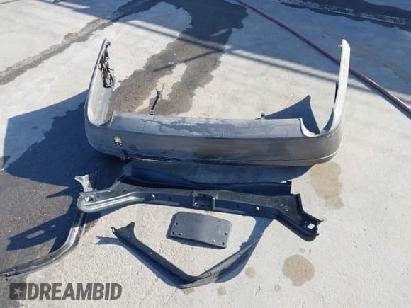 ✅ 2008 Mercedes-Benz E 350 Luxury • VIN: WDBUF56X98B343759 • Lot: 43503657. Wystawiony na IAAI z przebiegiem 138 038 mil. Bezpłatny archiwum sprzedaży aukcyjnych z USA i szczegółowy raport historii pojazdu na DreamBid. Zdjęcie 12.