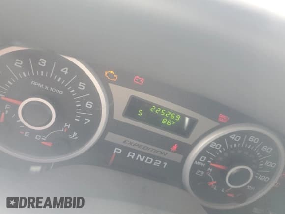 ✅ 2005 Ford Expedition Special Service • VIN: 1FMPU16555LB01824 • Lot: 70168395. Wystawiony na Copart z przebiegiem 225 269 mil. Bezpłatny archiwum sprzedaży aukcyjnych z USA i szczegółowy raport historii pojazdu na DreamBid. Zdjęcie 9.