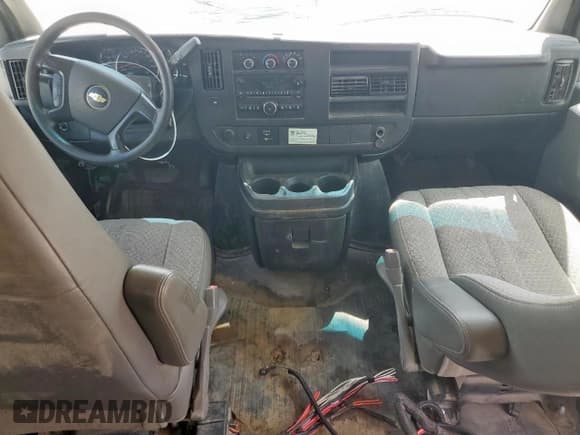 ✅ 2014 Chevrolet Express Passenger LT • VIN: 1GAZG1FGXE1106737 • Lot: 62956805. Wystawiony na Copart z przebiegiem 267 908 mil. Bezpłatny archiwum sprzedaży aukcyjnych z USA i szczegółowy raport historii pojazdu na DreamBid. Zdjęcie 8.