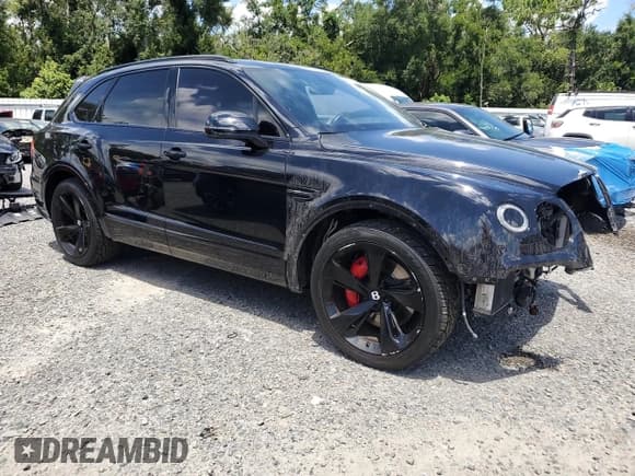 ✅ 2019 Bentley Bentayga V8 • VIN: SJAAM2ZV3KC023729 • Lot: 69097095. Listed on Copart with 79,829 mi. Free auction sales archive from the USA and detailed vehicle history report at DreamBid. Image 4.