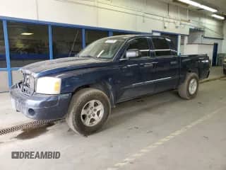 2007 Dodge Dakota SLT z VIN 1D7HW48K87S138016, wystawiony jako Copart lot #48141995 z przebiegiem 274 339 mil mil oraz Szkoda całkowita • Salvage title. Historia ofert i sprzedaży dostępna na DreamBid. Obrazek 1.