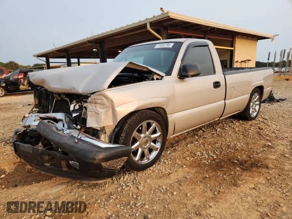 2005 Chevrolet Silverado 1500 Work Truck z VIN 1GCEC14X85Z109979, wystawiony jako Copart lot #71850795 z przebiegiem 129 572 mil mil oraz Szkoda całkowita • Salvage title. Historia ofert i sprzedaży dostępna na DreamBid. Obrazek 1.