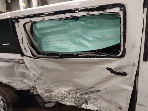 ✅ 2017 Ford Transit XL • VIN: 1FBZX2YM7HKA63901 • Lot: 42086462. Wystawiony na IAAI z przebiegiem 143 989 mil. Bezpłatny archiwum sprzedaży aukcyjnych z USA i szczegółowy raport historii pojazdu na DreamBid. Zdjęcie 8.