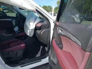 ✅ 2024 Buick Envision Sport Touring • VIN: LRBFZPE40RD068565 • Lot: 43570628. Wystawiony na IAAI z przebiegiem 8 045 mil. Bezpłatny archiwum sprzedaży aukcyjnych z USA i szczegółowy raport historii pojazdu na DreamBid. Zdjęcie 5.