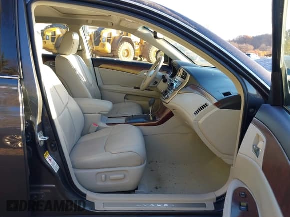 ✅ 2011 Toyota Avalon Limited • VIN: 4T1BK3DB8BU374802 • Lot: 43655728. Wystawiony na IAAI z przebiegiem 61 386 mil. Bezpłatny archiwum sprzedaży aukcyjnych z USA i szczegółowy raport historii pojazdu na DreamBid. Zdjęcie 5.