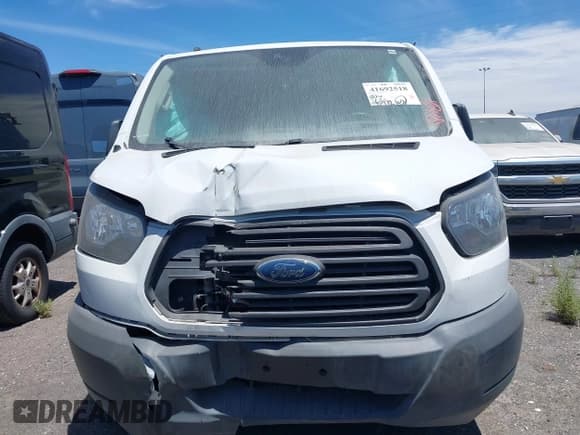 ✅ 2018 Ford Transit • VIN: 1FTYE1YM3JKA17401 • Lot: 41692518. Wystawiony na IAAI z przebiegiem 145 472 mil. Bezpłatny archiwum sprzedaży aukcyjnych z USA i szczegółowy raport historii pojazdu na DreamBid. Zdjęcie 6.