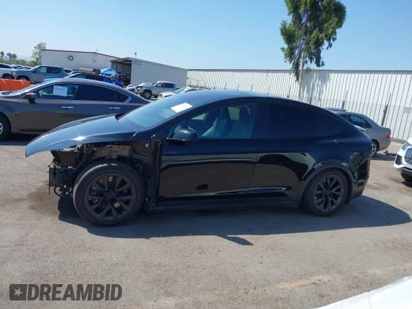 ✅ 2023 Tesla Model X • VIN: 7SAXCAE55PF378572 • Lot: 43150398. Wystawiony na IAAI z przebiegiem 46 421 mil. Bezpłatny archiwum sprzedaży aukcyjnych z USA i szczegółowy raport historii pojazdu na DreamBid. Zdjęcie 15.