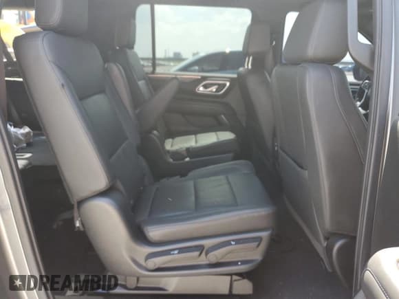 ✅ 2021 Chevrolet Suburban LT • VIN: 1GNSCCKD3MR458593 • Lot: 71007874. Wystawiony na Copart z przebiegiem 58 577 mil. Bezpłatny archiwum sprzedaży aukcyjnych z USA i szczegółowy raport historii pojazdu na DreamBid. Zdjęcie 11.