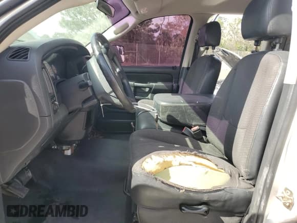 ✅ 2004 Dodge 2500 ST • VIN: 3D7KA28D94G272417 • Lot: 45111735. Wystawiony na Copart z przebiegiem 160 961 mil. Bezpłatny archiwum sprzedaży aukcyjnych z USA i szczegółowy raport historii pojazdu na DreamBid. Zdjęcie 7.