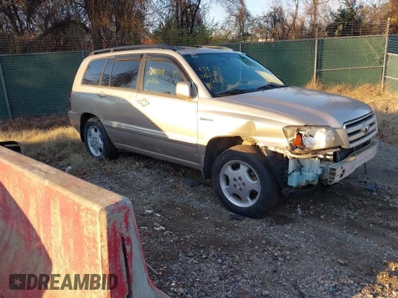 ✅ 2004 Toyota Highlander • VIN: JTEEP21A040052072 • Lot: 43853717. Wystawiony na IAAI z przebiegiem 201 784 mil. Bezpłatny archiwum sprzedaży aukcyjnych z USA i szczegółowy raport historii pojazdu na DreamBid. Zdjęcie 1.