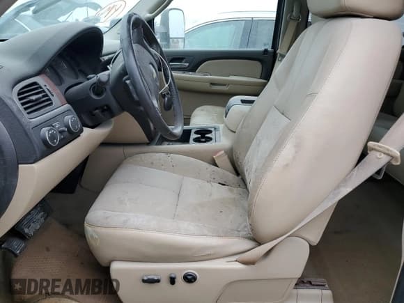 ✅ 2008 Chevrolet Silverado 2500HD Work Truck • VIN: 1GCHK23K68F221598 • Lot: 74924904. Wystawiony na Copart z przebiegiem Nie podano. Bezpłatny archiwum sprzedaży aukcyjnych z USA i szczegółowy raport historii pojazdu na DreamBid. Zdjęcie 7.