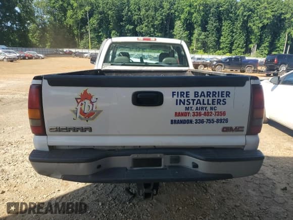 ✅ 2003 GMC Sierra 1500 • VIN: 1GTEC19TX3E326007 • Лот: 58394025. Опубликован ранее на Copart с пробегом Не указан. Бесплатный доступ к архиву аукционных продаж из США и подробный отчёт об истории автомобиля на DreamBid. Изображение 6.