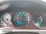 ✅ 2010 Buick Lucerne CXL-3 • VIN: 1G4HE5EM1AU102359 • Lot: 50722095. Wystawiony na Copart z przebiegiem 177 683 mil. Bezpłatny archiwum sprzedaży aukcyjnych z USA i szczegółowy raport historii pojazdu na DreamBid. Zdjęcie 9.