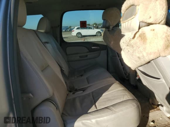 ✅ 2012 Chevrolet Suburban LT • VIN: 1GNSCJE02CR128178 • Лот: 86620685. Опубликован ранее на Copart с пробегом 304 051 миль. Бесплатный доступ к архиву аукционных продаж из США и подробный отчёт об истории автомобиля на DreamBid. Изображение 11.