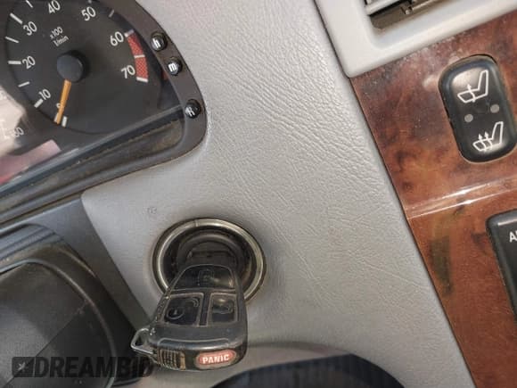 ✅ 1998 Mercedes-Benz E 320 • VIN: WDBJF65F0WA679546 • Lot: 43765700. Wystawiony na IAAI z przebiegiem 177 810 mil. Bezpłatny archiwum sprzedaży aukcyjnych z USA i szczegółowy raport historii pojazdu na DreamBid. Zdjęcie 11.