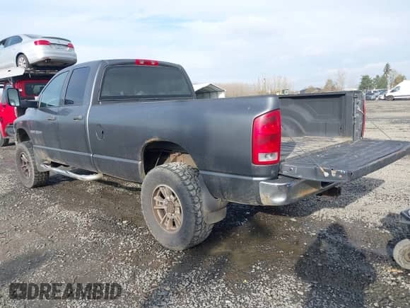 2004 Dodge 3500 ST z VIN 3D7LU38C84G204635, wystawiony jako IAAI lot #41544580 z przebiegiem Nie podano mil oraz . Historia ofert i sprzedaży dostępna na DreamBid. Obrazek 3.