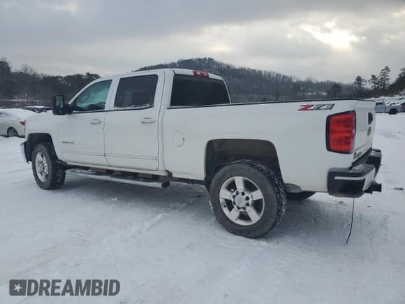 ✅ 2018 Chevrolet Silverado 2500HD LT • VIN: 1GC1KVEG1JF204581 • Lot: 88690305. Wystawiony na Copart z przebiegiem 131 127 mil. Bezpłatny archiwum sprzedaży aukcyjnych z USA i szczegółowy raport historii pojazdu na DreamBid. Zdjęcie 2.