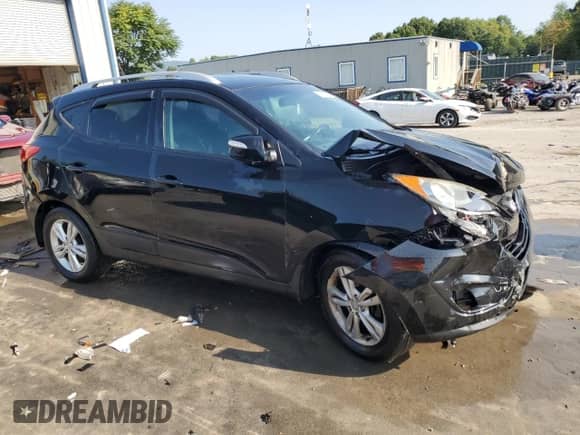 ✅ 2013 Hyundai Tucson GLS • VIN: KM8JUCAC5DU739345 • Lot: 71053304. Wystawiony na Copart z przebiegiem 102 797 mil mil. Skorzystaj z bezpłatnego archiwum sprzedaży aukcyjnych z USA i zobacz szczegółowy raport historii pojazdu na DreamBid. Zdjęcie 4.